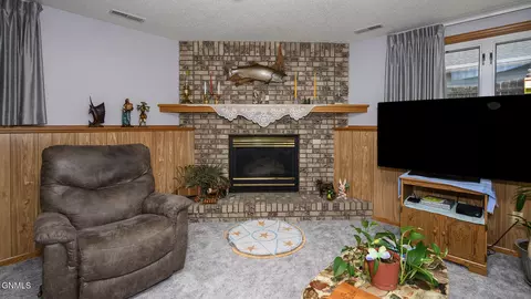 Living - 3226 Devon Dr, Bismarck, ND 58504 photo 2 of 2