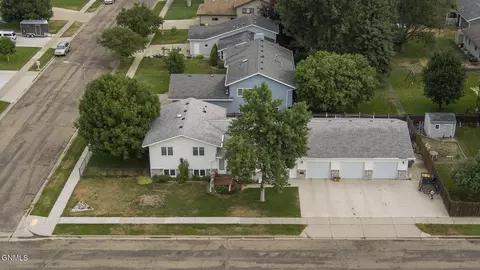 View/Area - 3226 Devon Dr, Bismarck, ND 58504 photo 6 of 12