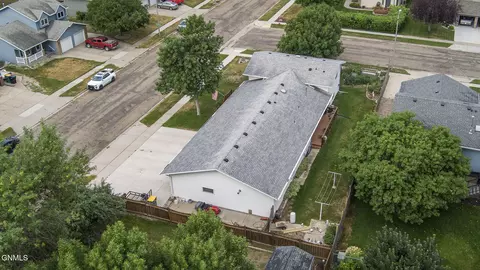 View/Area - 3226 Devon Dr, Bismarck, ND 58504 photo 8 of 12