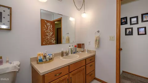 Bath - 3226 Devon Dr, Bismarck, ND 58504 photo 4 of 7