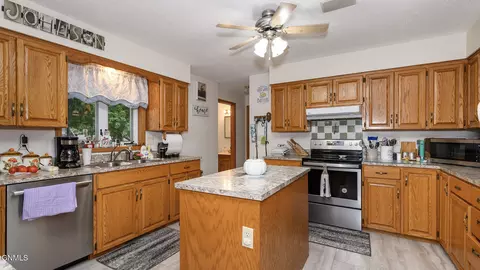 Kitchen - 3226 Devon Dr, Bismarck, ND 58504 photo 3 of 5