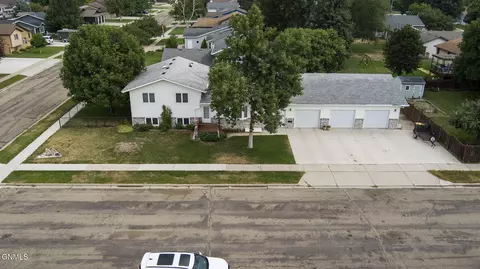 View/Area - 3226 Devon Dr, Bismarck, ND 58504 photo 7 of 12