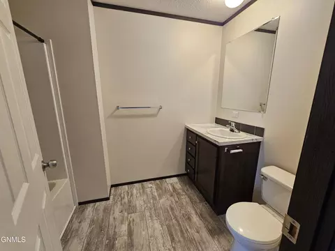 Bath - 714 27th St W, Williston, ND 58801 photo 1 of 2