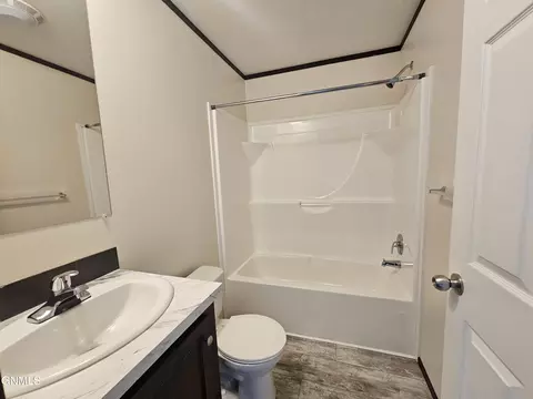 Bath - 714 27th St W, Williston, ND 58801 photo 2 of 2