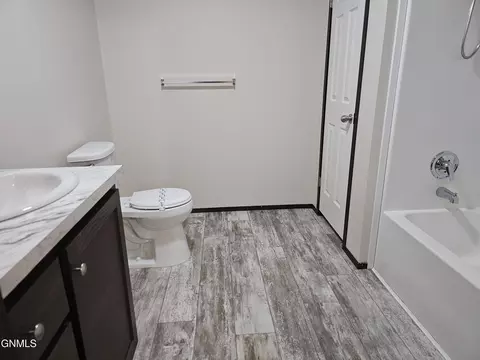 Bath - 2037 9th Ave W, Williston, ND 58801 photo 3 of 5