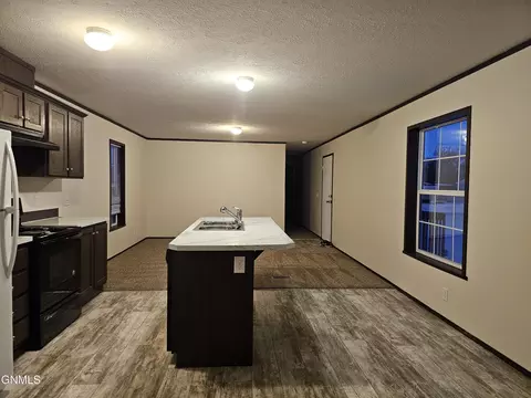 Kitchen - 2037 9th Ave W, Williston, ND 58801 photo 5 of 6