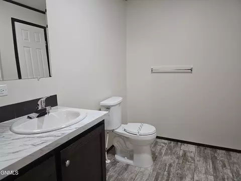 Bath - 2037 9th Ave W, Williston, ND 58801 photo 2 of 5