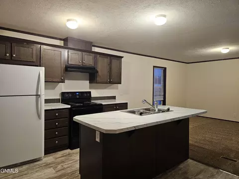 Kitchen - 2037 9th Ave W, Williston, ND 58801 photo 4 of 6