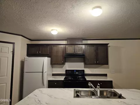 Kitchen - 2037 9th Ave W, Williston, ND 58801 photo 6 of 6