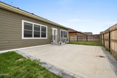 Exterior - 3336 Wheat Ridge St, Williston, ND 58801 photo 3 of 8
