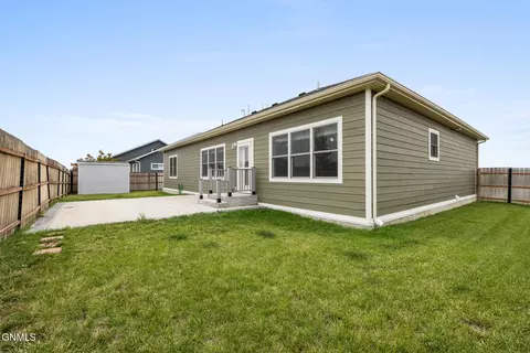 Exterior - 3336 Wheat Ridge St, Williston, ND 58801 photo 4 of 8