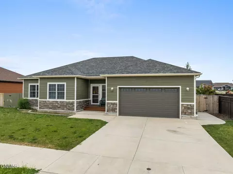 Exterior - 3336 Wheat Ridge St, Williston, ND 58801 photo 8 of 8