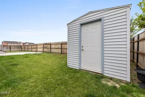 Exterior - 3336 Wheat Ridge St, Williston, ND 58801 photo 5 of 8
