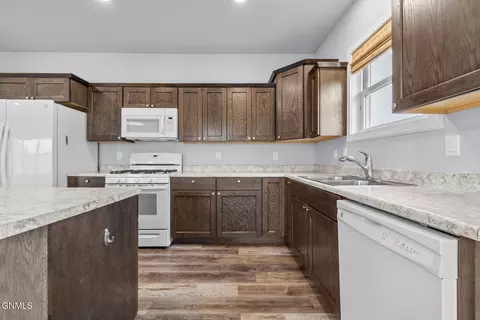 Kitchen - 3336 Wheat Ridge St, Williston, ND 58801 photo 2 of 3