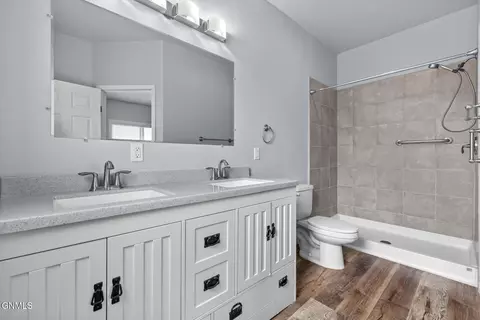 Bath - 3336 Wheat Ridge St, Williston, ND 58801 photo 1 of 2