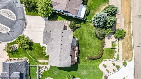 View/Area - 1908 Harding Pl, Bismarck, ND 58501 photo 4 of 10