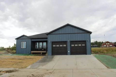 1305 Tara Ln SW, Watford City, ND 58854