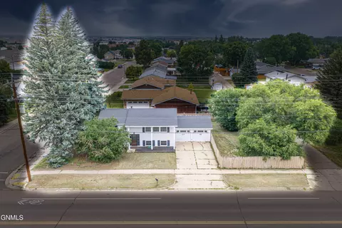 View/Area - 107 18th St E, Williston, ND 58801 photo 2 of 10