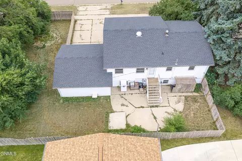 View/Area - 107 18th St E, Williston, ND 58801 photo 6 of 10