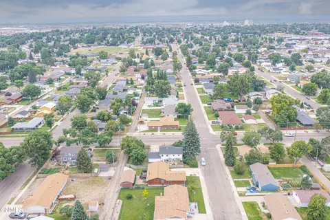 View/Area - 107 18th St E, Williston, ND 58801 photo 7 of 10