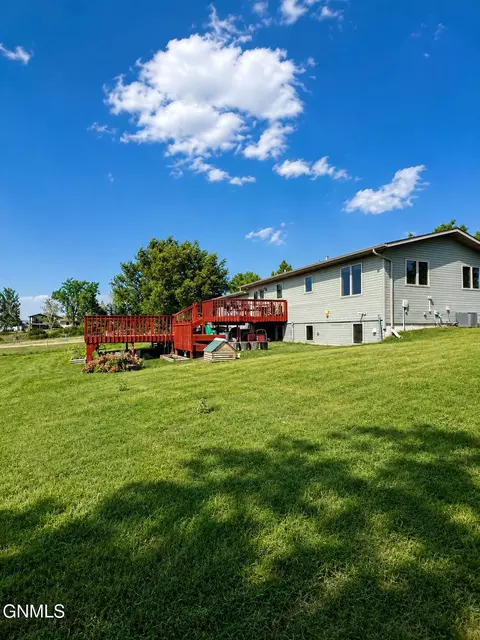 Exterior - 13416 Grandview Dr N, Williston, ND 58801 photo 3 of 3