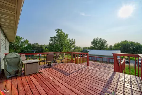 Exterior - 13416 Grandview Dr N, Williston, ND 58801 photo 2 of 3
