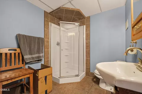 Bath - 13416 Grandview Dr N, Williston, ND 58801 photo 2 of 2