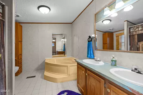 Bath - 4980 148th Ave NW, Williston, ND 58801 photo 1 of 2
