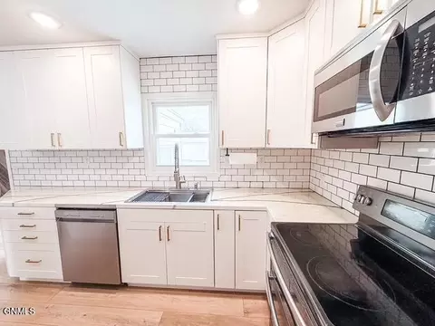 Kitchen - 812 3rd Ave E, Williston, ND 58801 photo 3 of 4