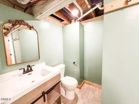 Bath - 812 3rd Ave E, Williston, ND 58801 photo 4 of 4