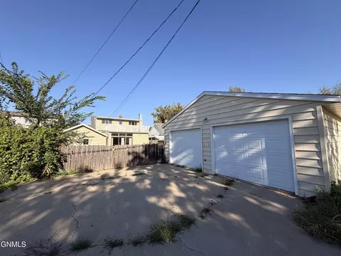 Exterior - 812 3rd Ave E, Williston, ND 58801 photo 1 of 3