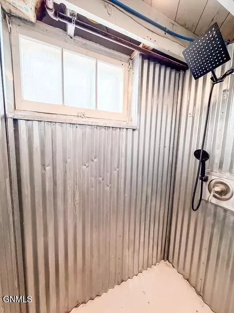 Bath - 812 3rd Ave E, Williston, ND 58801 photo 3 of 4