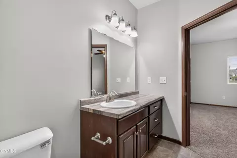 Bath - 3504 33rd Ave W, Williston, ND 58801 photo 2 of 4