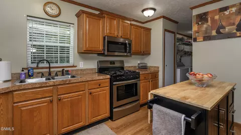 Kitchen - 2500 Centennial Rd, Bismarck, ND 58503 photo 3 of 4