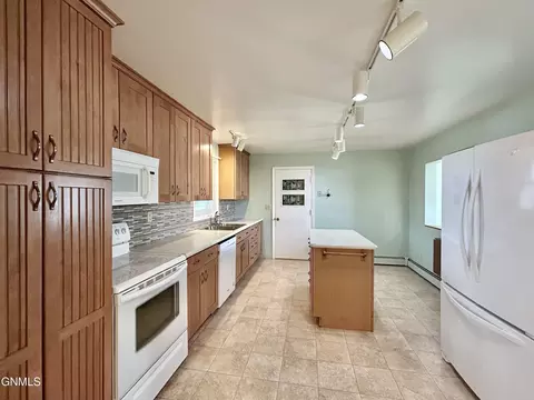Kitchen - 424 2nd St E, Hunter, ND 58048 photo 2 of 2