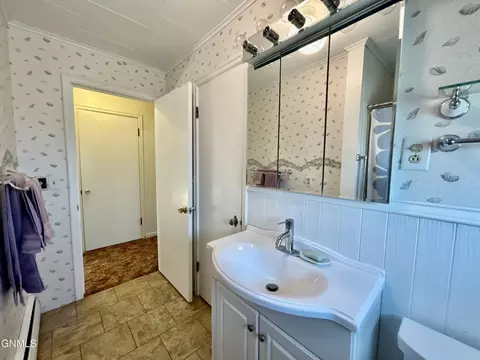 Bath - 424 2nd St E, Hunter, ND 58048 photo 2 of 4