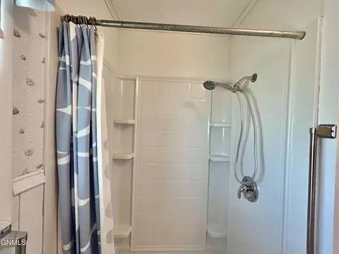 Bath - 424 2nd St E, Hunter, ND 58048 photo 3 of 4