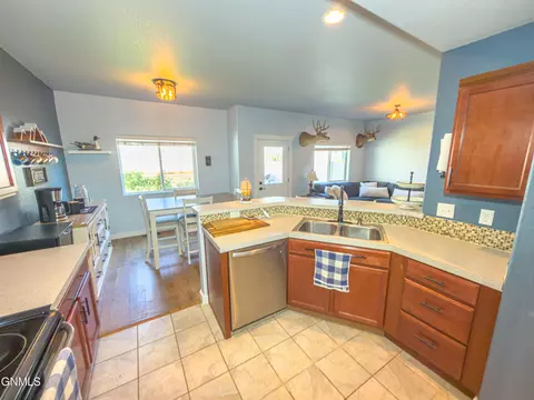 Kitchen - 2804 23rd St W, Williston, ND 58801 photo 2 of 5