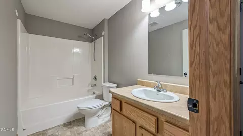 Bath - 3225 Prairie Commons St, Williston, ND 58801 photo 5 of 5