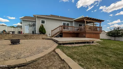 Exterior - 3225 Prairie Commons St, Williston, ND 58801 photo 10 of 12