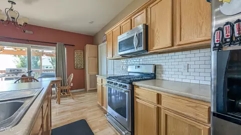 Kitchen - 3225 Prairie Commons St, Williston, ND 58801 photo 3 of 4
