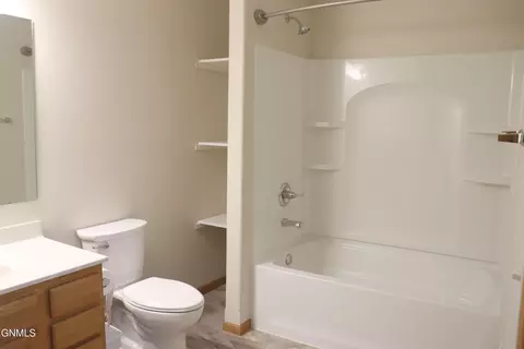 Bath - 131 3rd Ave SE, Mandan, ND 58554 photo 2 of 4
