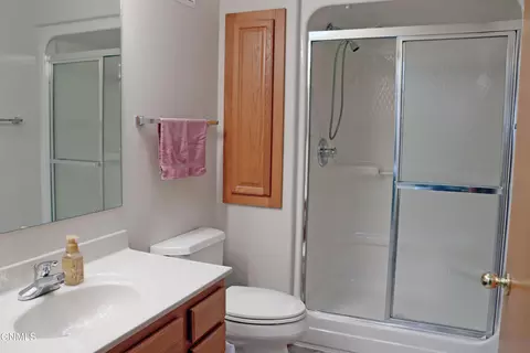 Bath - 131 3rd Ave SE, Mandan, ND 58554 photo 1 of 4