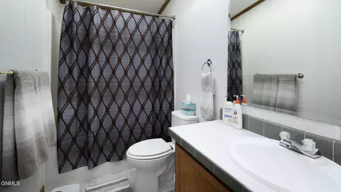 Bath - 1201 22s Ave SW, Washburn, ND 58577 photo 10 of 10