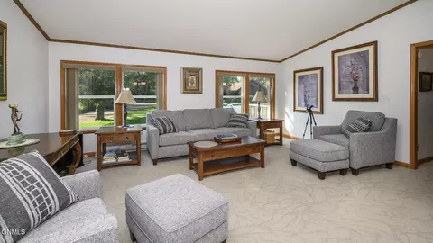 Living - 1201 22s Ave SW, Washburn, ND 58577 photo 5 of 8