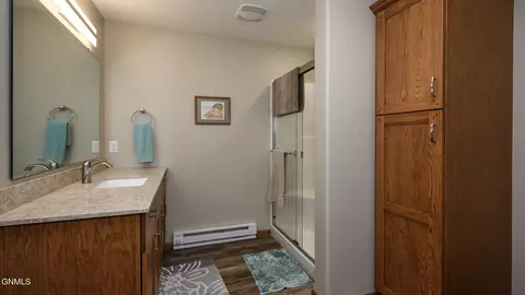 Bath - 1201 22s Ave SW, Washburn, ND 58577 photo 5 of 10