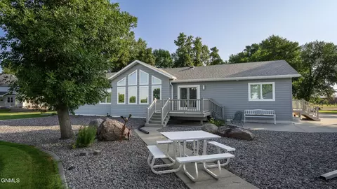 Exterior - 1201 22s Ave SW, Washburn, ND 58577 photo 4 of 13
