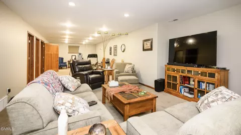 Living - 1201 22s Ave SW, Washburn, ND 58577 photo 4 of 8