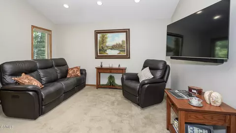 Living - 1201 22s Ave SW, Washburn, ND 58577 photo 3 of 8