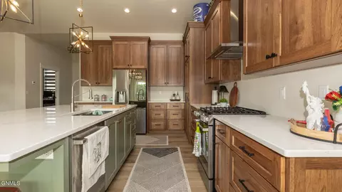 Kitchen - 6717 Selland Loop, Bismarck, ND 58503 photo 6 of 8